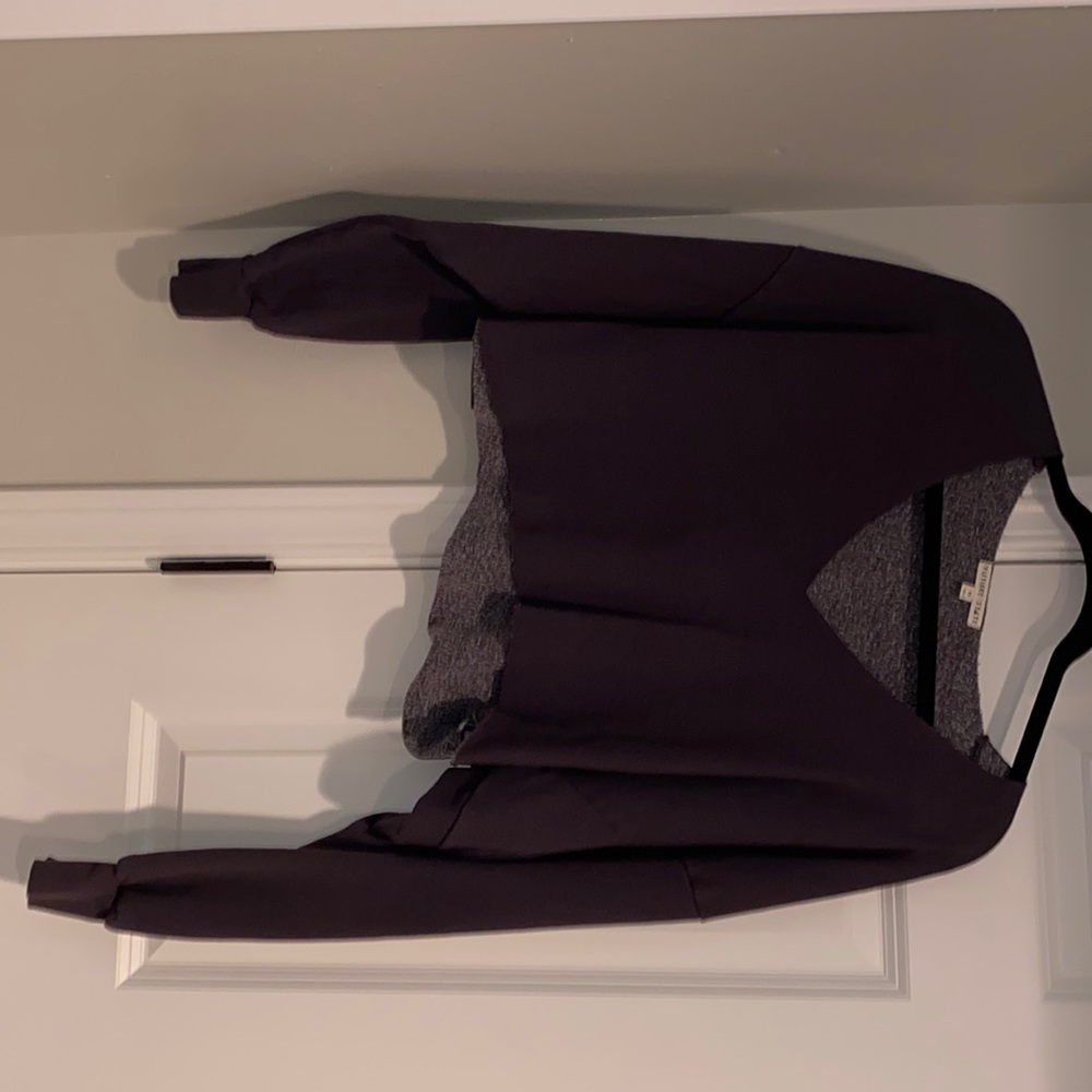 cropped shirt/ sweater long sleeve